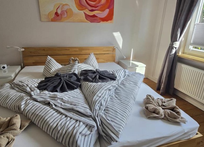 Schlafzimmer 1