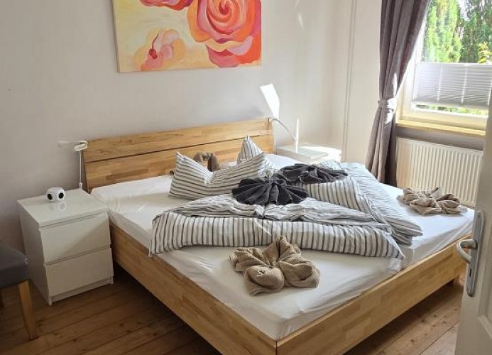 Schlafzimmer 1